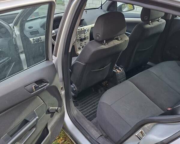 Серый Опель Астра, объемом двигателя 1.6 л и пробегом 233 тыс. км за 3800 $, фото 8 на Automoto.ua