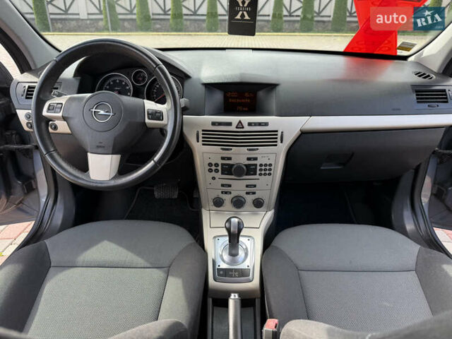 Серый Опель Астра, объемом двигателя 1.6 л и пробегом 180 тыс. км за 6750 $, фото 83 на Automoto.ua