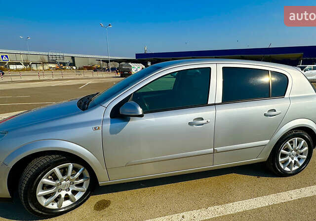 Серый Опель Астра, объемом двигателя 1.6 л и пробегом 235 тыс. км за 5200 $, фото 6 на Automoto.ua