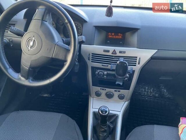 Серый Опель Астра, объемом двигателя 1.4 л и пробегом 306 тыс. км за 5200 $, фото 8 на Automoto.ua