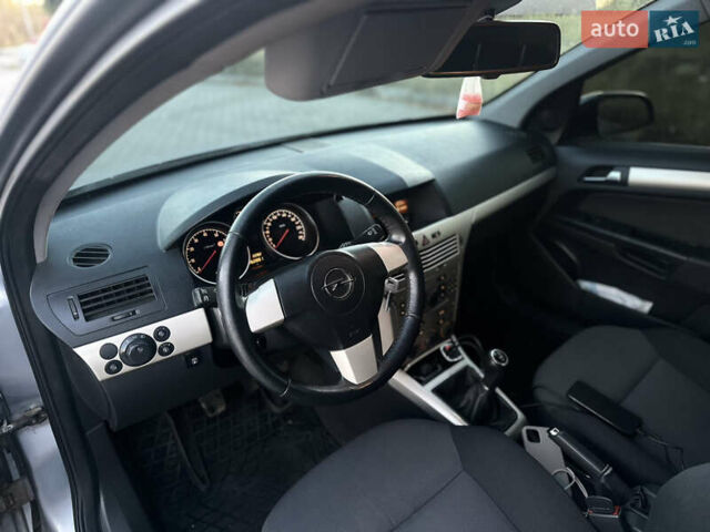 Серый Опель Астра, объемом двигателя 1.6 л и пробегом 158 тыс. км за 6200 $, фото 13 на Automoto.ua