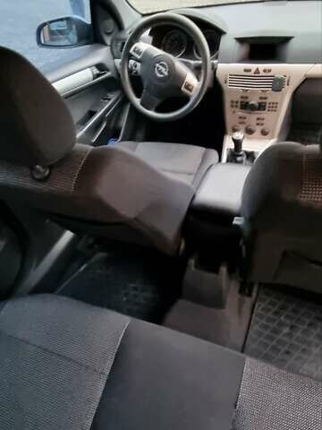 Серый Опель Астра, объемом двигателя 1.6 л и пробегом 216 тыс. км за 4300 $, фото 1 на Automoto.ua