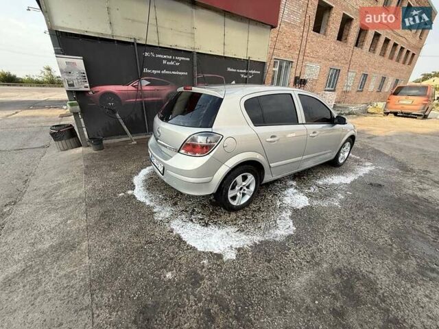 Серый Опель Астра, объемом двигателя 1.6 л и пробегом 260 тыс. км за 4400 $, фото 4 на Automoto.ua