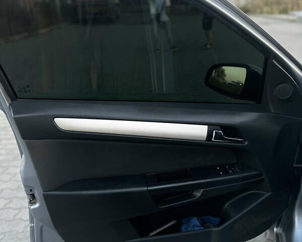 Серый Опель Астра, объемом двигателя 1.6 л и пробегом 158 тыс. км за 6200 $, фото 12 на Automoto.ua