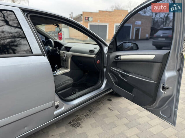 Серый Опель Астра, объемом двигателя 1.36 л и пробегом 215 тыс. км за 4800 $, фото 20 на Automoto.ua