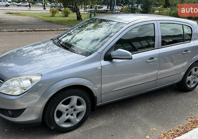 Серый Опель Астра, объемом двигателя 1.6 л и пробегом 255 тыс. км за 5400 $, фото 2 на Automoto.ua