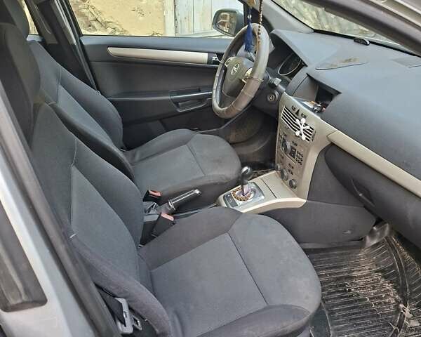 Серый Опель Астра, объемом двигателя 1.6 л и пробегом 233 тыс. км за 3800 $, фото 5 на Automoto.ua