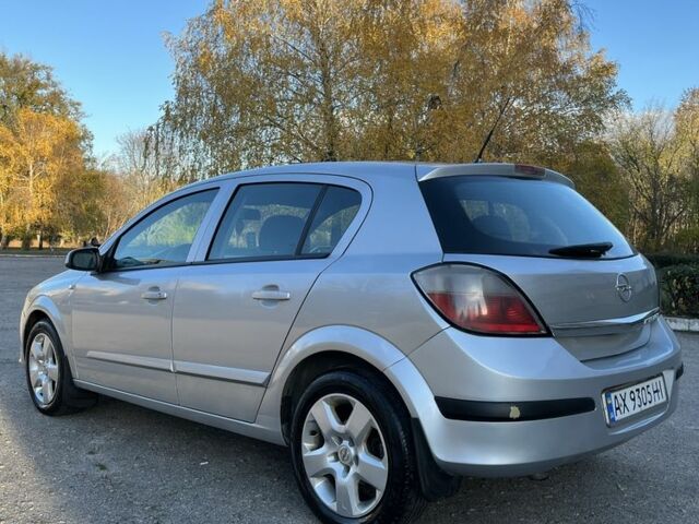 Серый Опель Астра, объемом двигателя 1.7 л и пробегом 300 тыс. км за 4000 $, фото 2 на Automoto.ua