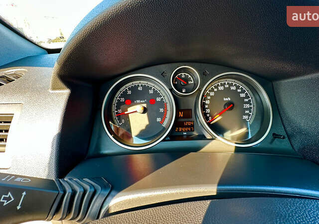 Серый Опель Астра, объемом двигателя 1.6 л и пробегом 235 тыс. км за 5200 $, фото 17 на Automoto.ua