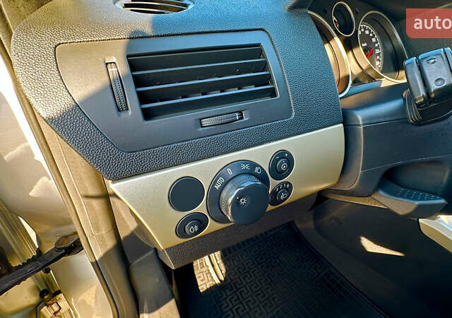 Серый Опель Астра, объемом двигателя 1.6 л и пробегом 235 тыс. км за 5200 $, фото 15 на Automoto.ua