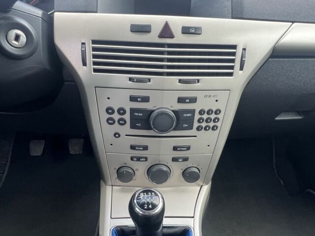 Серый Опель Астра, объемом двигателя 1.6 л и пробегом 258 тыс. км за 4200 $, фото 10 на Automoto.ua