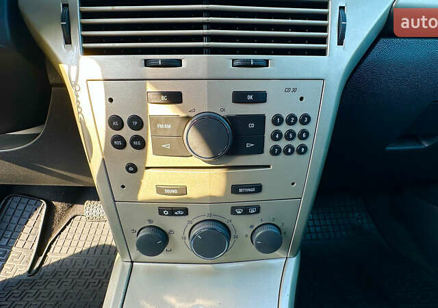 Серый Опель Астра, объемом двигателя 1.6 л и пробегом 235 тыс. км за 5200 $, фото 18 на Automoto.ua