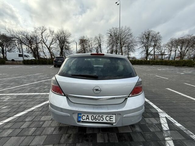 Серый Опель Астра, объемом двигателя 1.6 л и пробегом 315 тыс. км за 3900 $, фото 2 на Automoto.ua