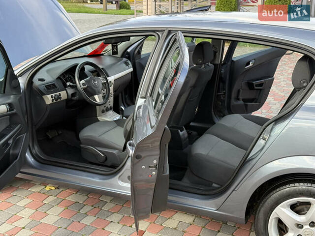 Серый Опель Астра, объемом двигателя 1.6 л и пробегом 180 тыс. км за 6750 $, фото 132 на Automoto.ua