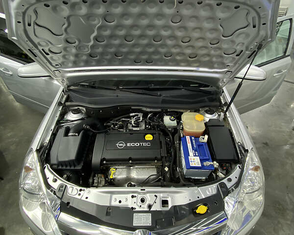 Сірий Опель Астра, об'ємом двигуна 1.6 л та пробігом 71 тис. км за 6000 $, фото 2 на Automoto.ua