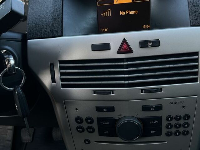 Серый Опель Астра, объемом двигателя 1.7 л и пробегом 300 тыс. км за 4000 $, фото 6 на Automoto.ua