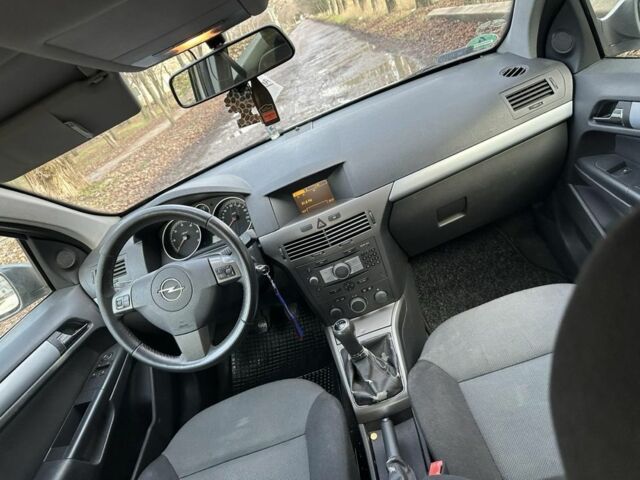 Серый Опель Астра, объемом двигателя 1.9 л и пробегом 300 тыс. км за 2500 $, фото 6 на Automoto.ua