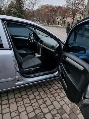 Серый Опель Астра, объемом двигателя 1.6 л и пробегом 216 тыс. км за 4300 $, фото 5 на Automoto.ua