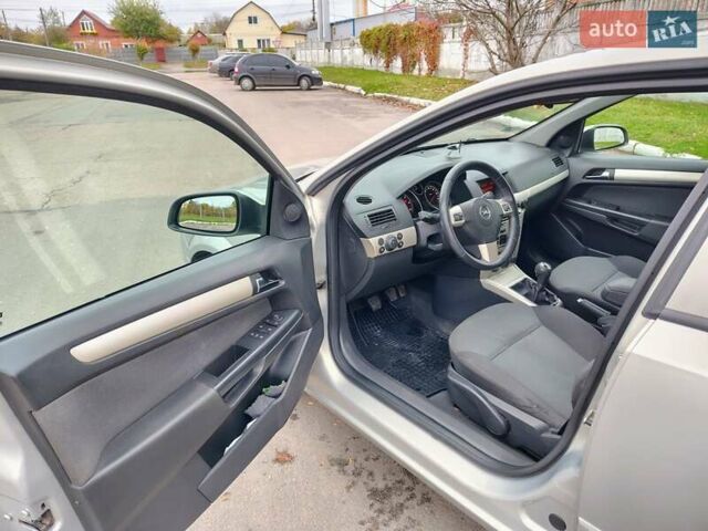 Серый Опель Астра, объемом двигателя 1.7 л и пробегом 231 тыс. км за 5500 $, фото 1 на Automoto.ua