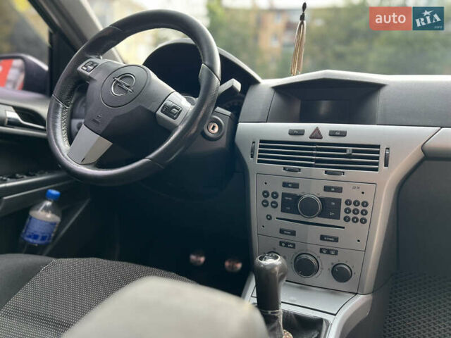 Сірий Опель Астра, об'ємом двигуна 1.7 л та пробігом 245 тис. км за 3999 $, фото 13 на Automoto.ua