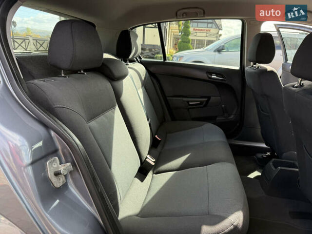 Серый Опель Астра, объемом двигателя 1.6 л и пробегом 180 тыс. км за 6750 $, фото 88 на Automoto.ua