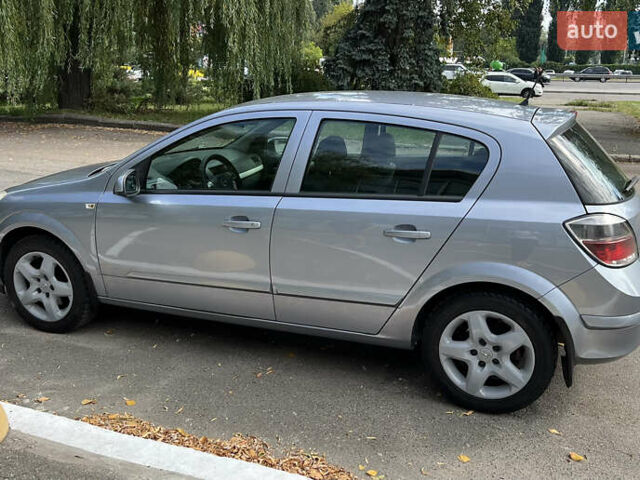 Серый Опель Астра, объемом двигателя 1.6 л и пробегом 255 тыс. км за 5400 $, фото 3 на Automoto.ua