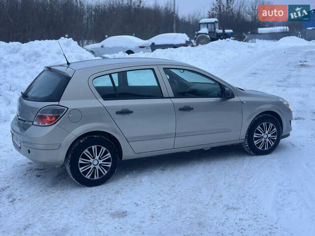 Серый Опель Астра, объемом двигателя 1.4 л и пробегом 237 тыс. км за 3999 $, фото 6 на Automoto.ua