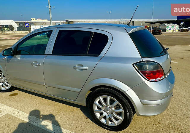 Серый Опель Астра, объемом двигателя 1.6 л и пробегом 235 тыс. км за 5200 $, фото 5 на Automoto.ua