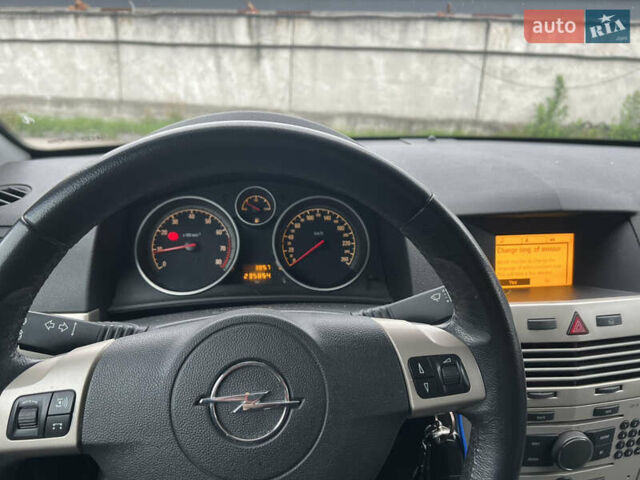 Опель Астра 2007 в Киеве на Automoto.ua Серый Опель Астра, объемом двигателя 1.6 л и пробегом 235 тыс. км за 5200 $, фото 6 на Automoto.ua