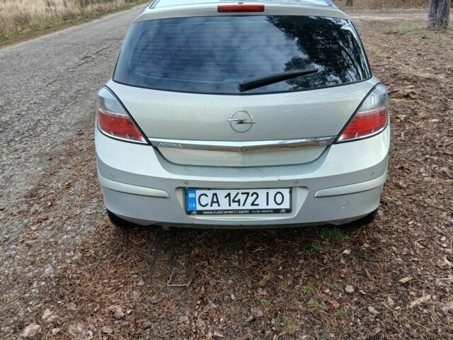 Серый Опель Астра, объемом двигателя 1.6 л и пробегом 200 тыс. км за 4800 $, фото 4 на Automoto.ua