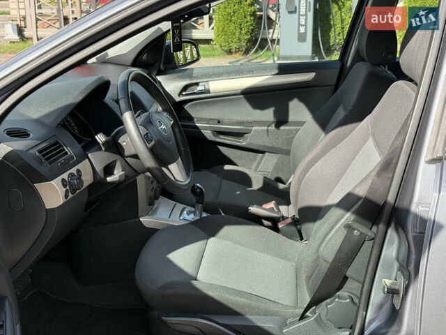 Серый Опель Астра, объемом двигателя 1.6 л и пробегом 180 тыс. км за 6750 $, фото 58 на Automoto.ua