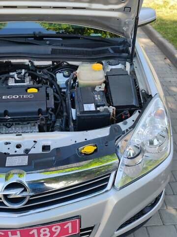 Серый Опель Астра, объемом двигателя 1.6 л и пробегом 164 тыс. км за 5999 $, фото 3 на Automoto.ua