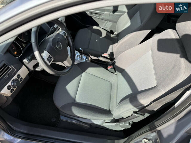 Серый Опель Астра, объемом двигателя 1.6 л и пробегом 180 тыс. км за 6750 $, фото 60 на Automoto.ua