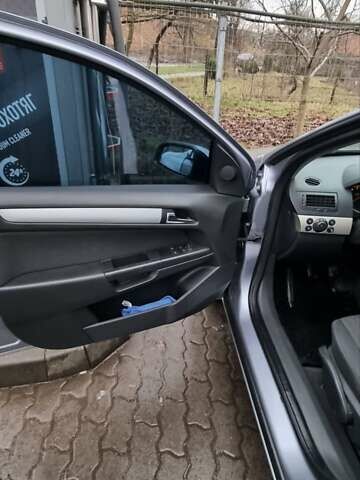 Серый Опель Астра, объемом двигателя 1.6 л и пробегом 216 тыс. км за 4300 $, фото 9 на Automoto.ua