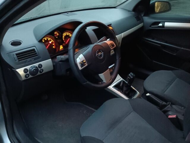 Серый Опель Астра, объемом двигателя 1.6 л и пробегом 310 тыс. км за 3000 $, фото 7 на Automoto.ua