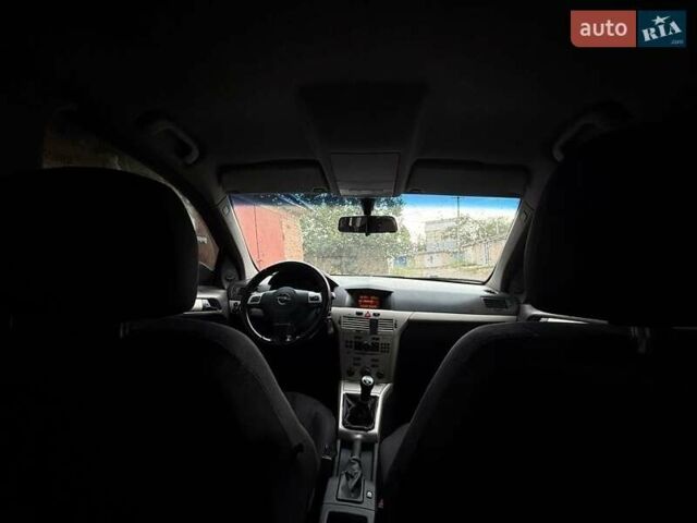 Серый Опель Астра, объемом двигателя 1.6 л и пробегом 260 тыс. км за 4400 $, фото 6 на Automoto.ua