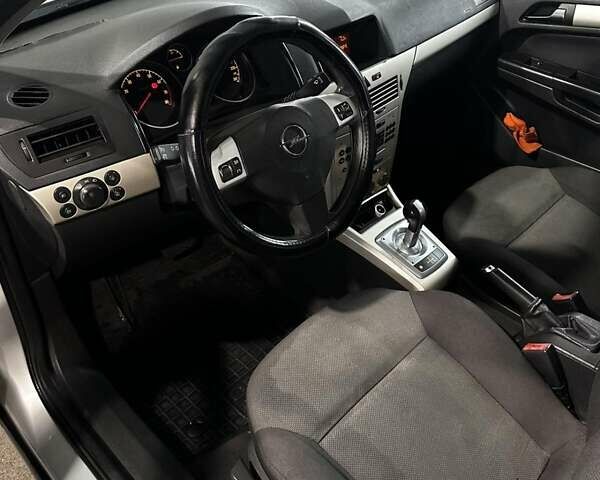 Серый Опель Астра, объемом двигателя 1.6 л и пробегом 193 тыс. км за 4500 $, фото 9 на Automoto.ua