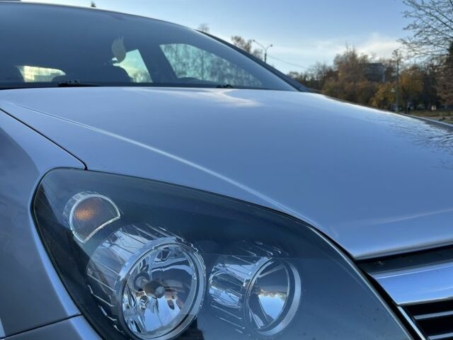 Серый Опель Астра, объемом двигателя 1.7 л и пробегом 300 тыс. км за 4000 $, фото 4 на Automoto.ua