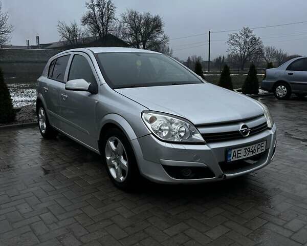 Серый Опель Астра, объемом двигателя 1.6 л и пробегом 193 тыс. км за 4500 $, фото 1 на Automoto.ua