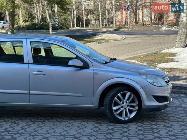 Серый Опель Астра, объемом двигателя 1.8 л и пробегом 180 тыс. км за 5999 $, фото 4 на Automoto.ua