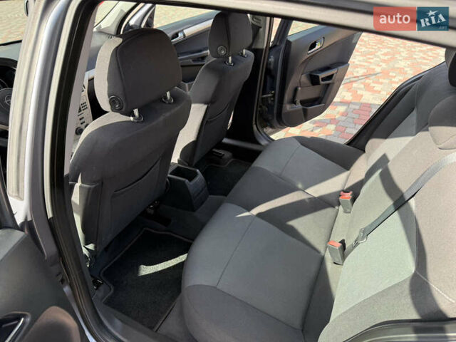 Серый Опель Астра, объемом двигателя 1.6 л и пробегом 180 тыс. км за 6750 $, фото 94 на Automoto.ua