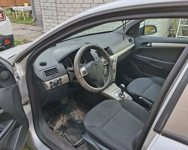 Серый Опель Астра, объемом двигателя 1.6 л и пробегом 233 тыс. км за 3800 $, фото 7 на Automoto.ua