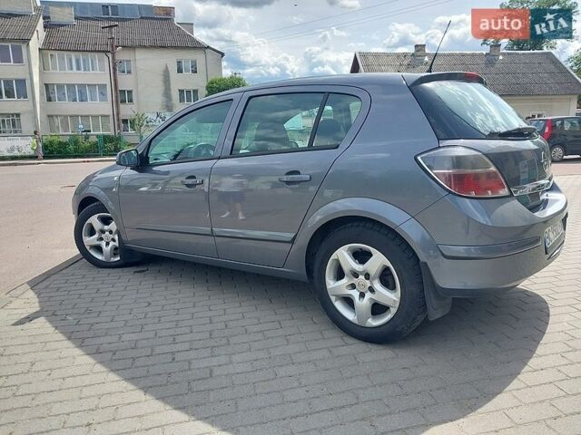 Серый Опель Астра, объемом двигателя 1.6 л и пробегом 249 тыс. км за 3999 $, фото 1 на Automoto.ua