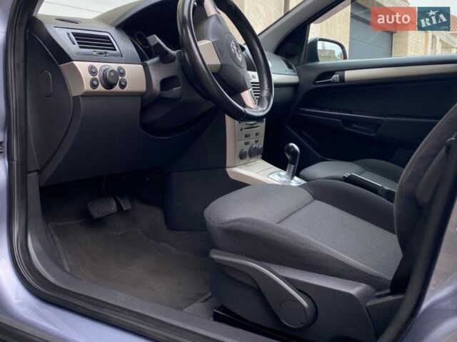 Серый Опель Астра, объемом двигателя 1.6 л и пробегом 42 тыс. км за 7900 $, фото 58 на Automoto.ua