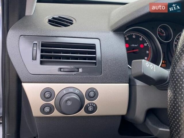 Серый Опель Астра, объемом двигателя 1.6 л и пробегом 42 тыс. км за 7900 $, фото 11 на Automoto.ua