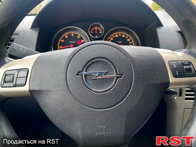 Серый Опель Астра, объемом двигателя 1.6 л и пробегом 257 тыс. км за 3800 $, фото 7 на Automoto.ua