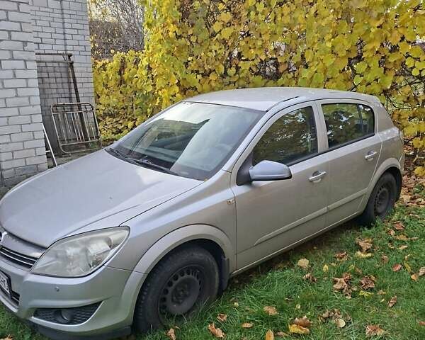 Серый Опель Астра, объемом двигателя 1.6 л и пробегом 233 тыс. км за 3800 $, фото 1 на Automoto.ua