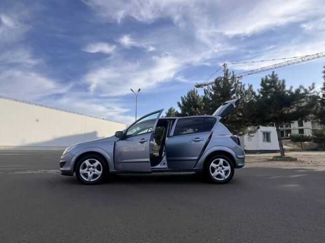 Серый Опель Астра, объемом двигателя 1.6 л и пробегом 258 тыс. км за 4200 $, фото 1 на Automoto.ua