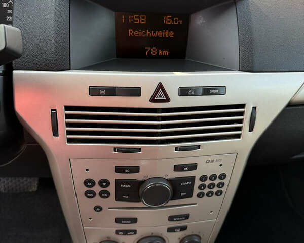 Серый Опель Астра, объемом двигателя 1.6 л и пробегом 180 тыс. км за 6750 $, фото 63 на Automoto.ua