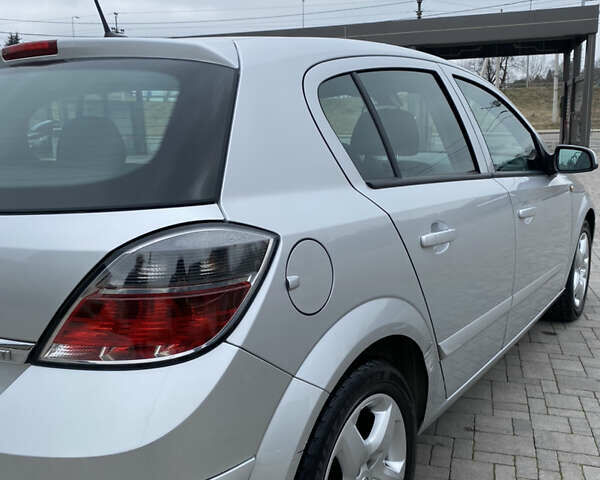 Серый Опель Астра, объемом двигателя 1.3 л и пробегом 176 тыс. км за 5300 $, фото 28 на Automoto.ua